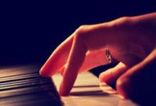 善用新规🤓裁判给鹈鹕界外球 科尔挑战成功后改判为奥妞犯规.